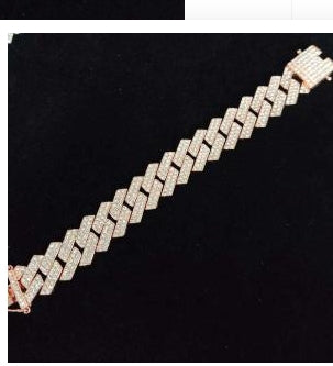 Stylish 3Sixty5 ultimate bling chain necklace with dazzling diamond-like embellishments